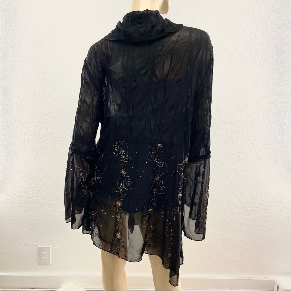 Chic Black Embroidered Sheer Kimono - Picture 4 of 11